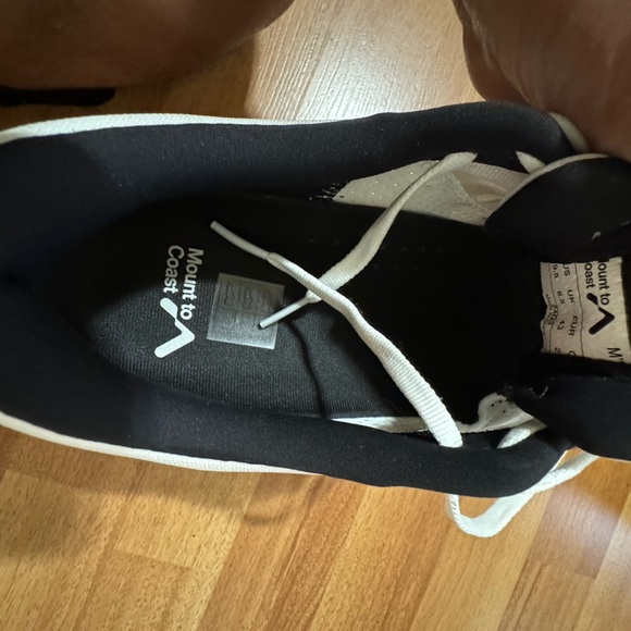 Mountain to Coast R1, White/Black 9.5 Men’s Running shoes - Picture 10 of 16